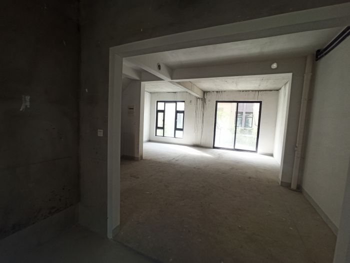 云樾河山 4室2厅3卫 168m&sup2;