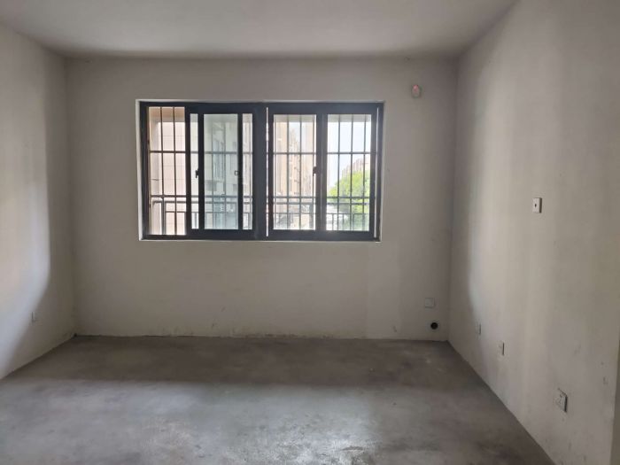 朝阳花苑 3室2厅2卫 139m&sup2;