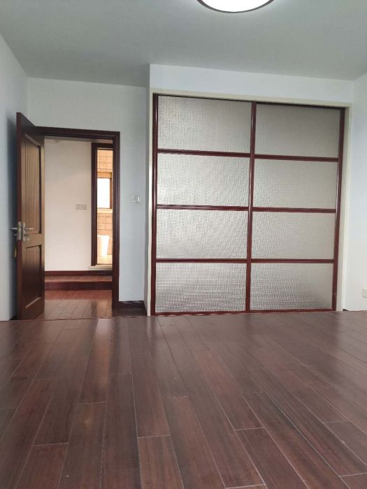 万通城 3室2厅2卫 135m&sup2;