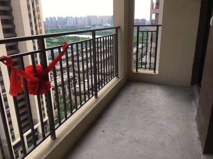 绿地新里城 3室2厅2卫 106m&sup2;