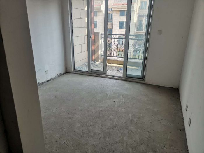 军山花园 4室2厅3卫 300m&sup2;