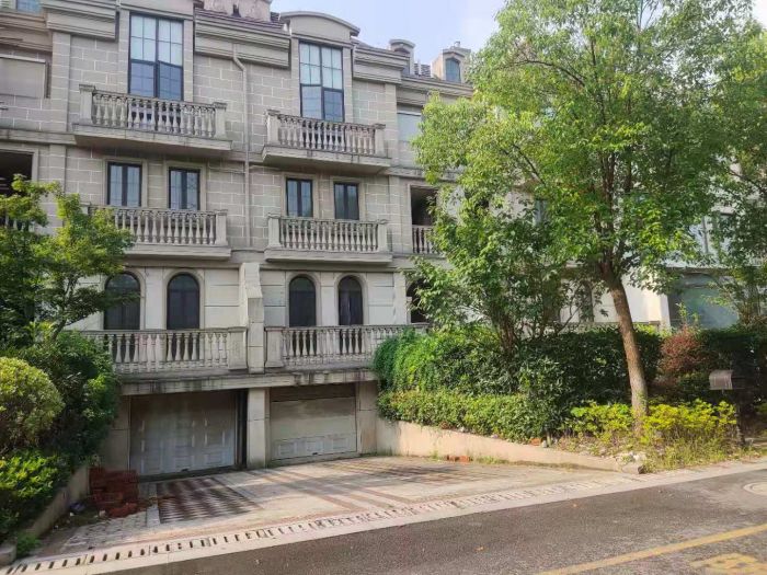 罗福宫 4室2厅3卫 273.00m&sup2;