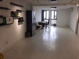 东景国际 2室1厅1卫 60m&sup2;