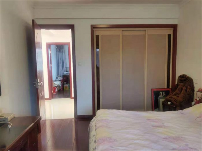 紫东花苑 3室2厅1卫 138m&sup2;
