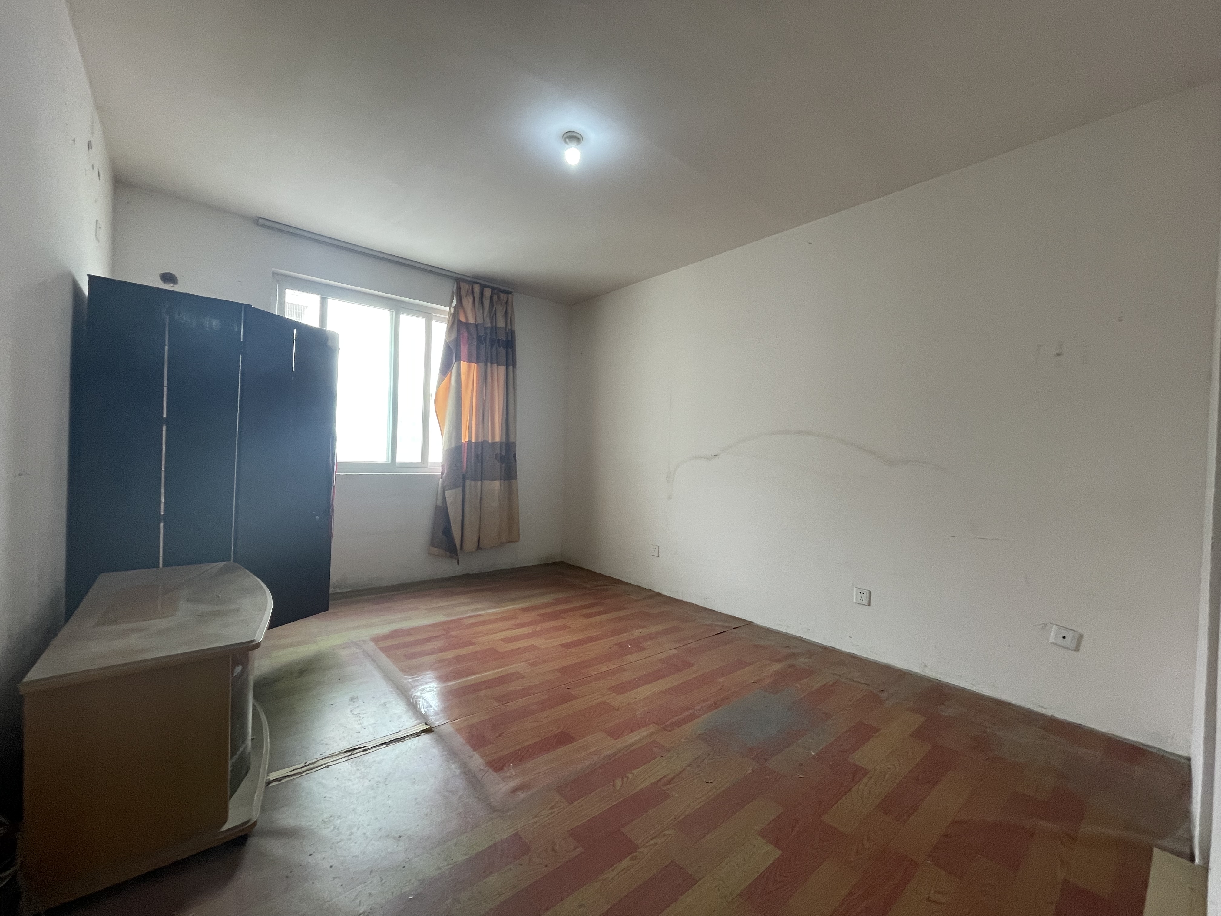 锦安花园一期 3室2厅2卫 147m²