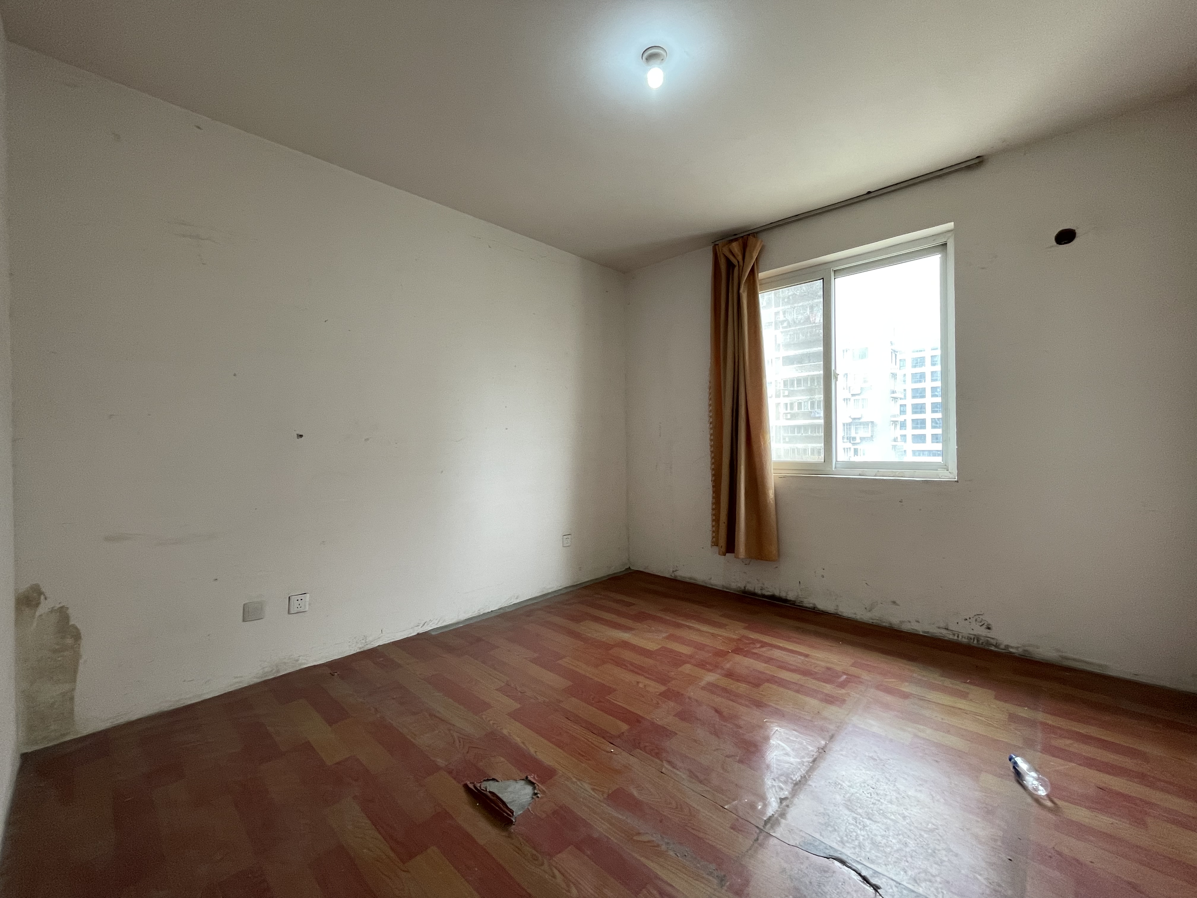 锦安花园一期 3室2厅2卫 147m²